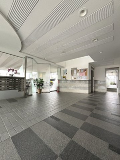 広々としたエントランスが迎えてくれます。