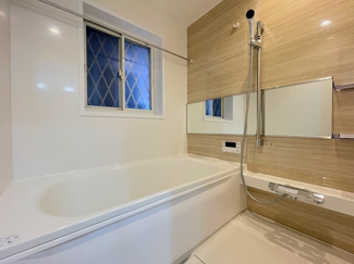 「バスルーム」新品に交換しております。