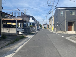穏やかな住宅地に御座います。最寄りのコンビニまで嬉しい徒歩約10分♪