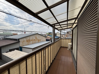 暖かな風が吹き抜けるバルコニー。ぜひ現地で実際の眺望等ご体感ください。