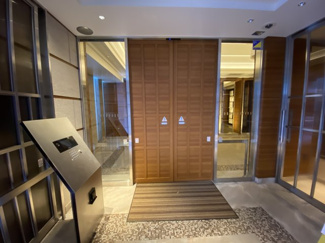 エントランスにはオートロック、防犯カメラ、TVモニター付きインターホンがございます。