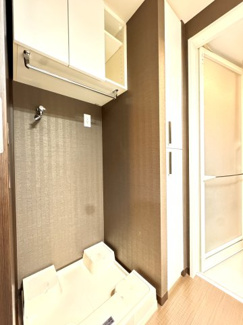 ナチュラルなフローリングが開放感を演出してくれます。幅広いコーディネートに対応可能です♪