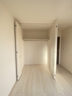 各洋室にも、容量がたっぷりと入るクローゼットをご用意しております。お荷物の多いご家庭も嬉しいポイントです。