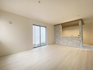 約16帖のリビングは、対面キッチンからリビングが見渡せるのでお子様の様子も確認できます♪