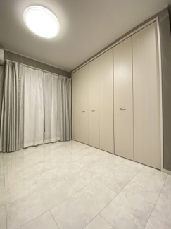 収納力が豊富な洋室が2部屋ございます。寝室や子供部屋としてもご活用いただけます。洗濯物などの室内干しにも利用可能♪雨の日も安心ですね♪