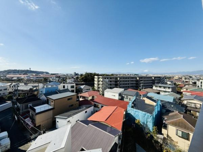 江の島や富士山が望めます！陽当たりが良く明るい印象のバルコニーです。