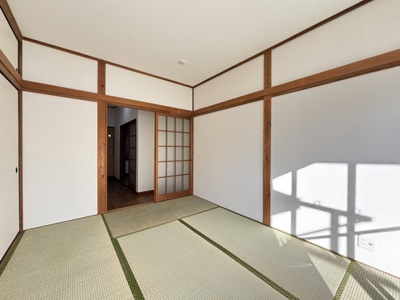 柔らかい畳が心地よい和室