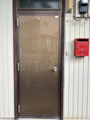 毎日通る玄関はこちらです