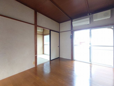 広々とした洋室です