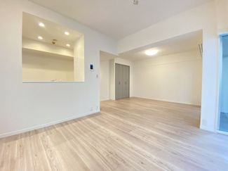 カウンターキッチンからはリビングが見え、お子様やご家族の様子を見ながらお料理できます♪手元が隠れるのは来客時にも嬉しいポイントです。