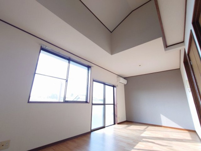 使い勝手のいい洋室です