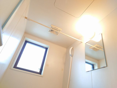 落ち着いた空間のお風呂です