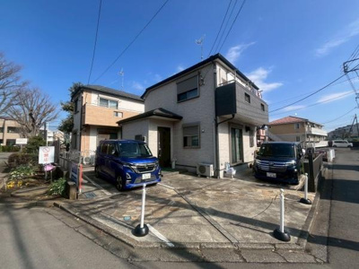 角地の2棟現場です♪後ろ側の物件ですが開放感があり、一部協定地を設けているため駐車時は車をまっすぐにして行えるため駐車は楽々です♪