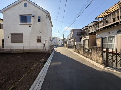 前面道路がしっかりと舗装されており車の通行もスムーズに行えます。