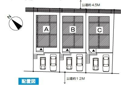 区画ごとに駐車スペースが確保されており車の出し入れがしやすい配置です。それぞれの区画が分かりやすく使い勝手の良いレイアウトとなっています。前面道路が2方向ありアクセスのしやすさが特徴です。