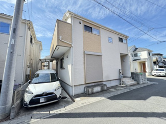 ビルトインガレージ付きの広々とした４LDK一戸建てです。前面道路もゆとりのある公道4.0ｍです。