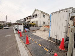 現地は工事中のため更地の状態が確認できます。