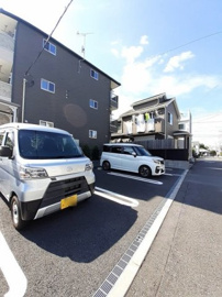 車をお持ちの方に嬉しい駐車場付きの物件です