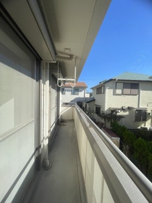 明るい色調の室内です