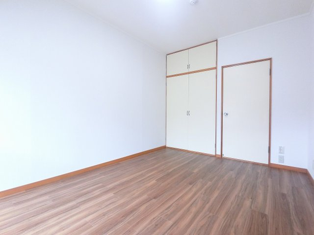 テーブルや椅子を置いても十分な広さです。