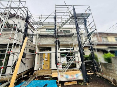 整った形状の土地で様々な建築プランに対応できます。隣接地との距離も確保されておりゆとりある空間が広がります。