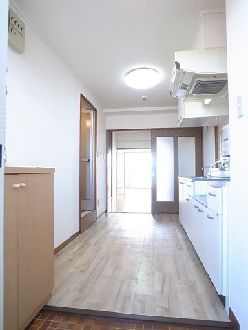 玄関からお部屋が見渡せます。