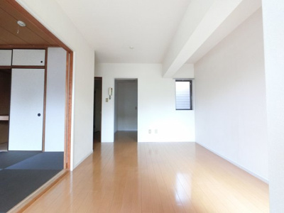 LDKは南向きで明るいですよ。