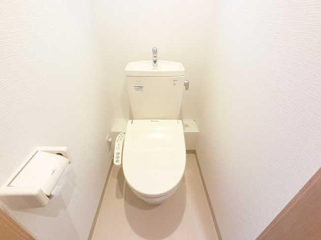 ウォシュレット付のトイレです