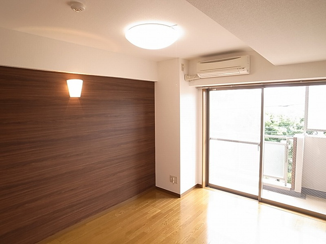 フローリング張りの洋室です