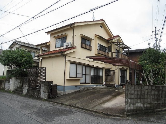外観は和洋折衷のデザインです。
