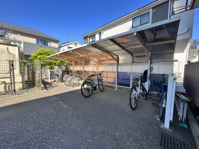 駐輪スペースは入居者様は無料でお使いいただけます。