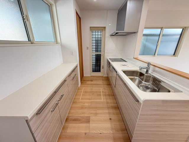 ナチュラルテイストのフローリングは温かみがあり落ち着きますね♪