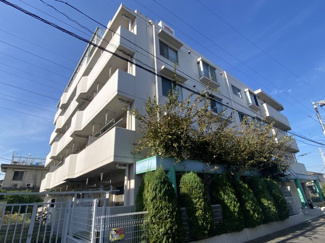 閑静な住宅街にあり、静かにのんびりと過ごせます♪周辺は高い建物もなく、暖かな陽の光が心地よく差し込みます♪