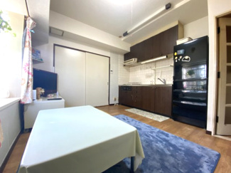 落ち着いた色合いでまとまった、パートナーや家族が集う憩いの空間。家族・友人・知人の会話に華を咲かせます。
