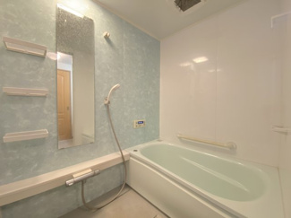 大型の浴槽に浸かって過ごす癒しの時間は長くなりそうです。
