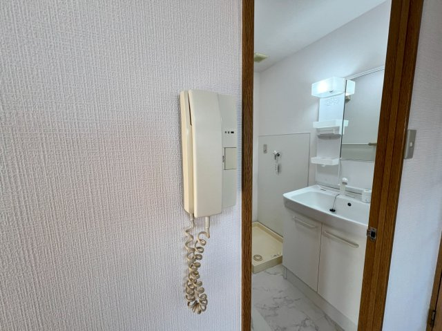 ※原状回復中のため、同タイプの室内写真になります。