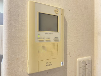 来訪者の確認が取れ、防犯対策になるTVモニターホン付き。