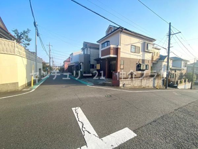 閑静な住宅街にございます。