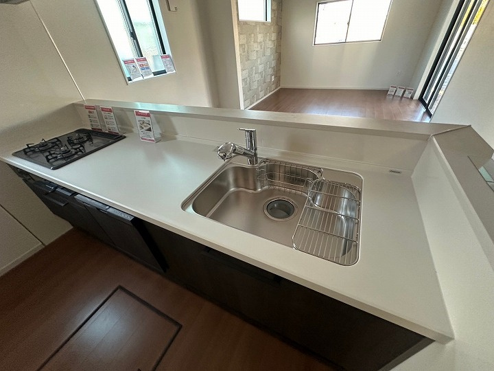 家族の気配を感じられる、そんな空間を演出できるキッチンです。