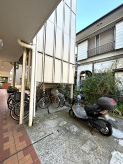 〜バイク置き場〜
3駅がご利用でき、大変便利な立地です♪