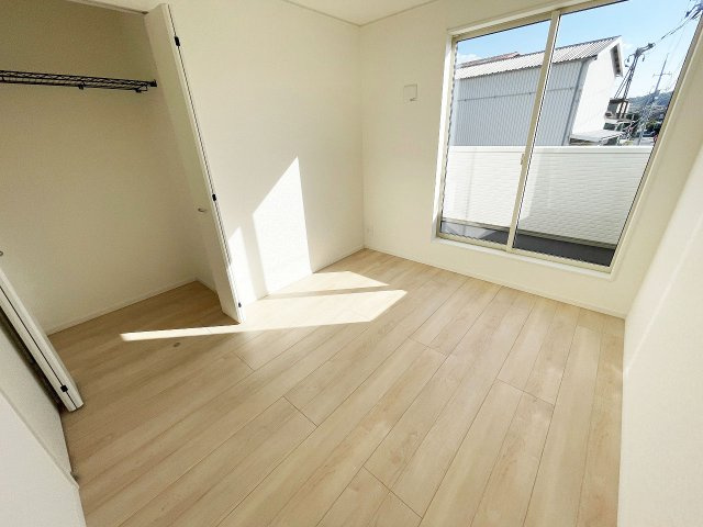 クローゼットがあるため、お部屋にはいっぱいインテリアを置くことが出来ます