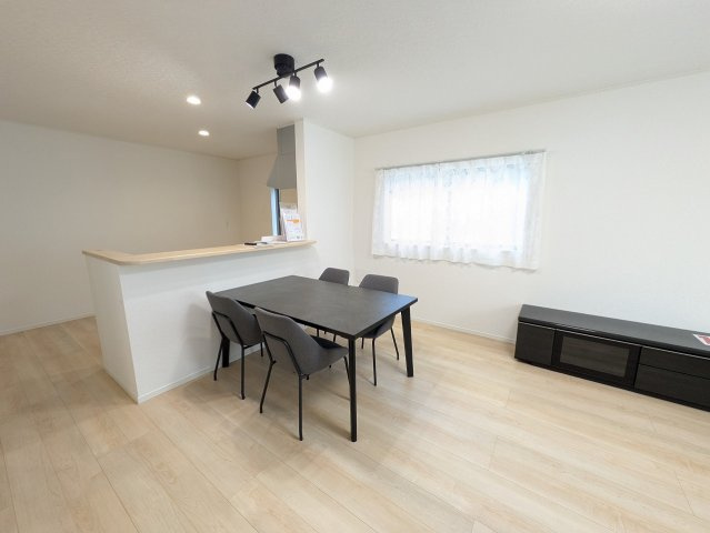 キッチンからリビングを見渡せるのでお子様の様子を見ながら料理ができます