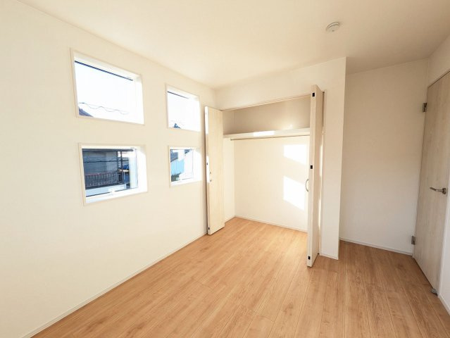 シンプルな洋室は、様々なインテリアに合わせやすいのが魅力です