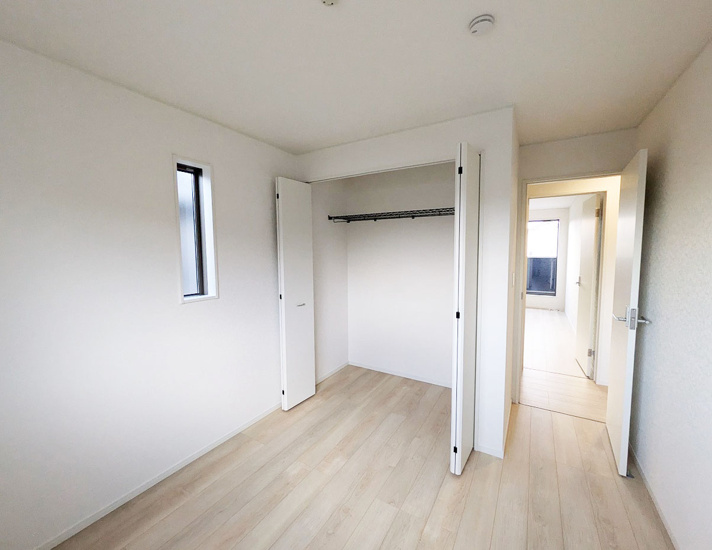 クローゼットがあるため、お部屋にはいっぱいインテリアを置くことが出来ます