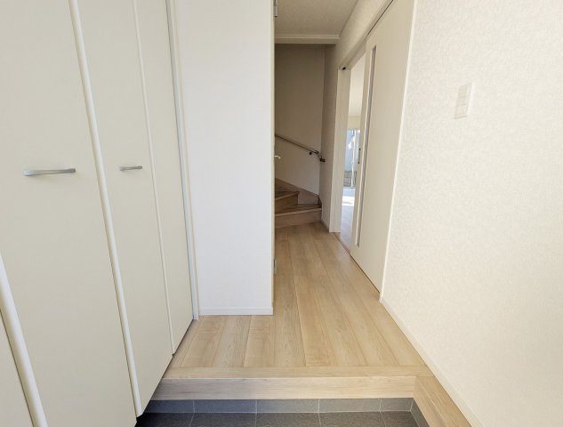 天井の高さまである大型のシューズボックスで家族の靴が増えても安心