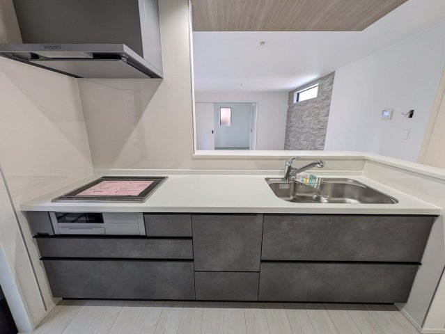 家族の気配を感じられる、そんな空間を演出できるキッチンです。