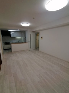 キッチン背面にはカウンターがついております。
※新築購入時の写真です。