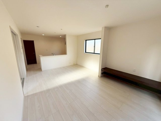 対面キッチンなので、調理や洗い物をしながらリビングダイニングを見渡せます。