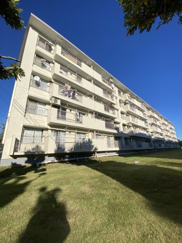 全600戸のビックコミュニティ！周辺はお買い物に便利な施設が揃っており、日常生活にとても便利な立地です。