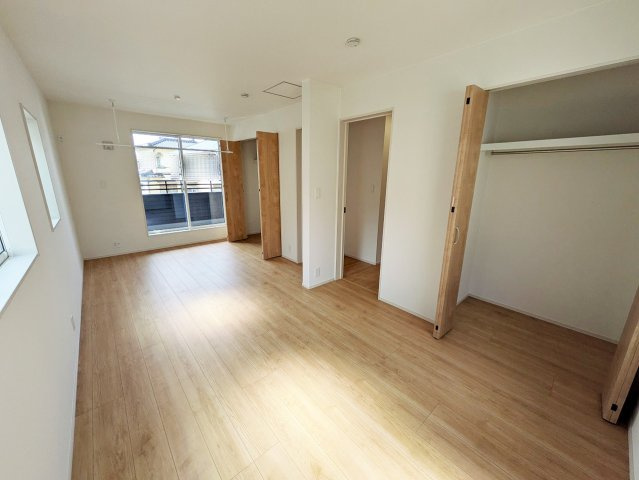 クローゼットがあるため、お部屋にはいっぱいインテリアを置くことが出来ます